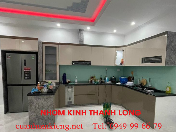 gia-kinh-op-bep-mau-xanh-ngoc